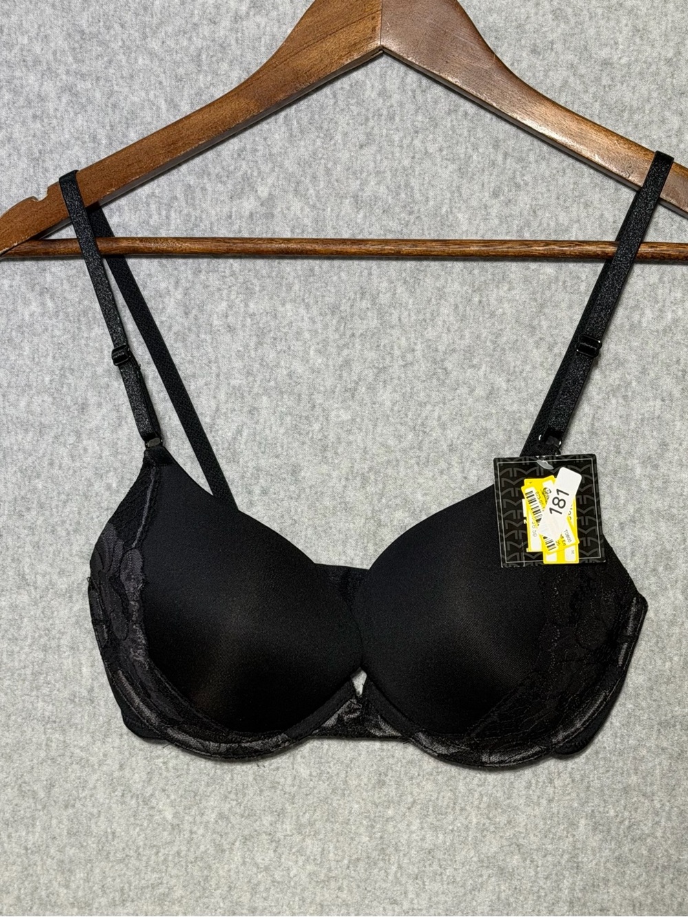 Maidenform Women’s Black Lace Trim Underwire Bra Size 34D